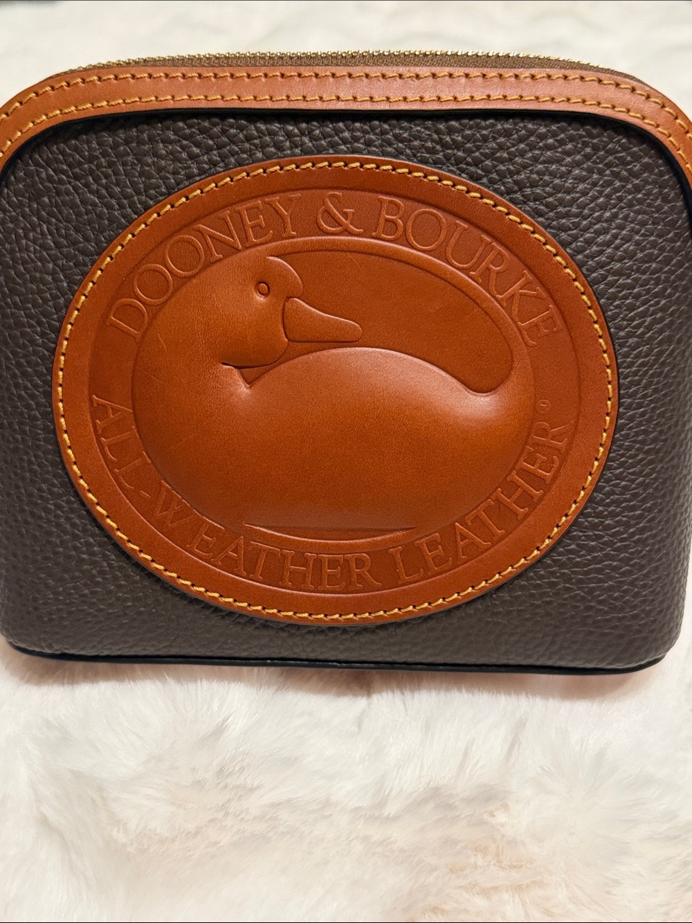 NWOT* Dooney & Bourke Heritage Domed Crossbody 18 - Picture 2 of 6